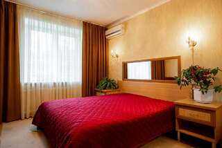 Апартаменты Apartment on Mozolevskogo in the Center of the City Херсон Люкс с балконом-8