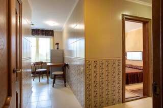 Апартаменты Apartment on Mozolevskogo in the Center of the City Херсон Люкс с балконом-86