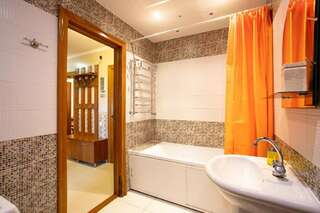 Апартаменты Apartment on Mozolevskogo in the Center of the City Херсон Люкс с балконом-88